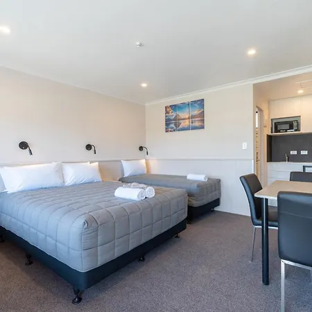 Te Anau Top 10 Holiday Park And Motels Exterior photo
