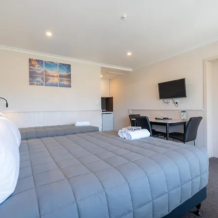 Te Anau Top 10 Holiday Park And Motels Exterior photo
